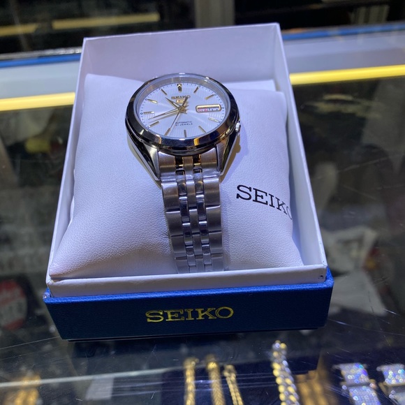 Watch - Picture 2 of 4